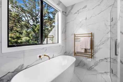 Photo of property in 30a Bernard Magnus Lane, Greenhithe, Auckland, 0632