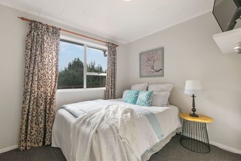 Photo of property in 8 Erica Road, Sunnynook, Auckland, 0620
