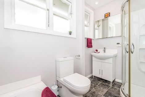 Photo of property in 37a Victory Crescent, Tawa, Wellington, 5028