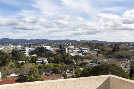 Photo of property in 35c Edmonton Road, Henderson, Auckland, 0612