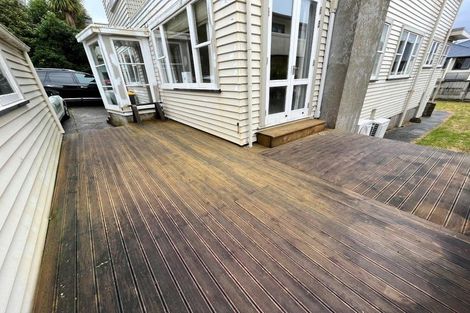 Photo of property in 213 Karori Road, Karori, Wellington, 6012