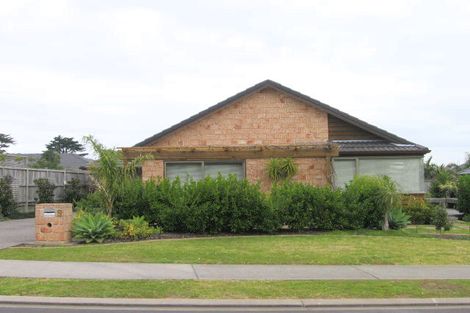Photo of property in 9 Dunloy Place, East Tamaki Heights, Auckland, 2016