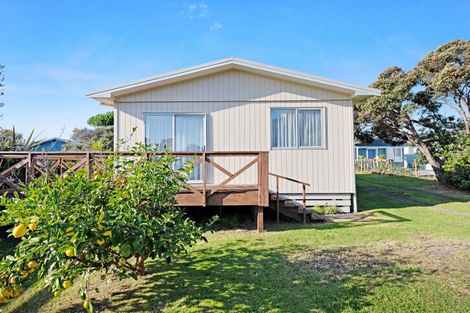 Photo of property in 48 Norfolk Crescent, Otaki Beach, Otaki, 5512