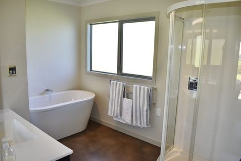 Photo of property in 63 Manakau Heights Drive, Manakau, Otaki, 5583