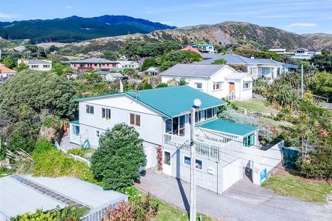 Photo of property in 28 Aperahama Street, Paekakariki, 5034
