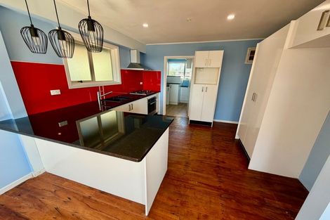 Photo of property in 12 Scanlen Terrace, Kelston, Auckland, 0602