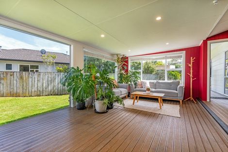 Photo of property in 19 Peppertree Glade, Kelvin Grove, Palmerston North, 4414