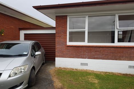 Photo of property in 2/18 Shakespeare Road, Milford, Auckland, 0620