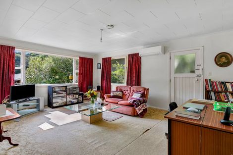 Photo of property in 84 Newlands Road, Newlands, Wellington, 6037