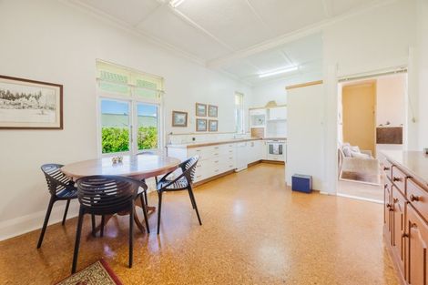 Photo of property in 10 Tavistock Road, Waipukurau, 4200