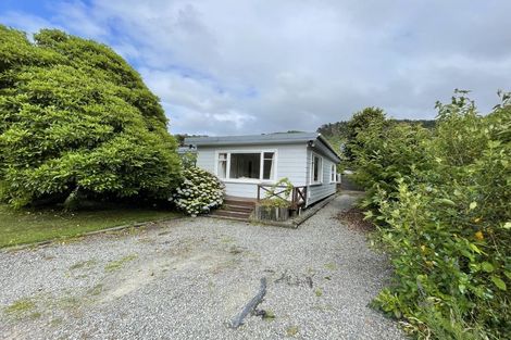 Photo of property in 15 Rossiter Street, Tawa, Wellington, 5028