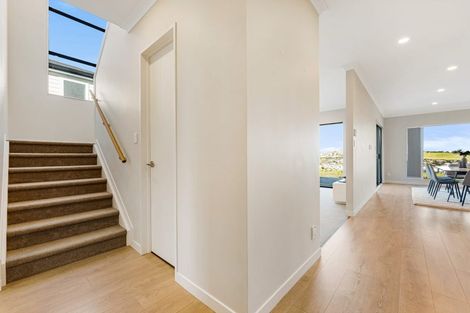 Photo of property in 22 Cassidy Drive, Orewa, 0931