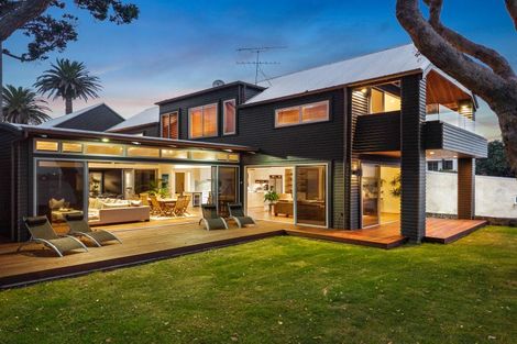 Photo of property in 8 Musick Point Road, Bucklands Beach, Auckland, 2012