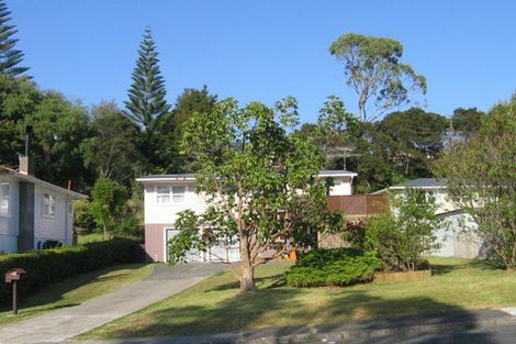 Photo of property in 15 Halberg Street, Glenfield, Auckland, 0629