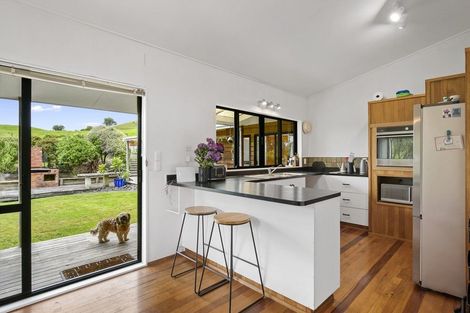 Photo of property in 16 Opanuku Road, Henderson Valley, Auckland, 0612