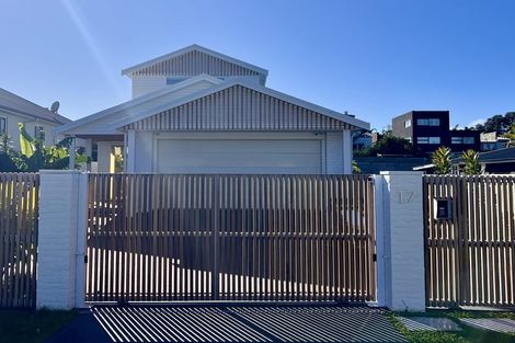 Photo of property in 17 Pitau Road, Mount Maunganui, 3116