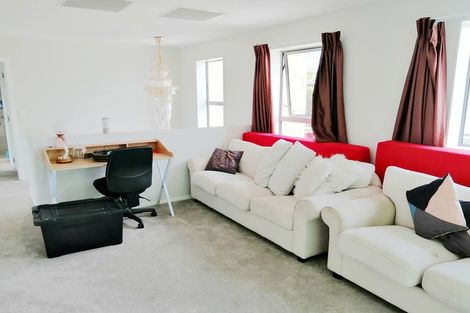 Photo of property in 3c Crystal Avenue, Glendene, Auckland, 0602