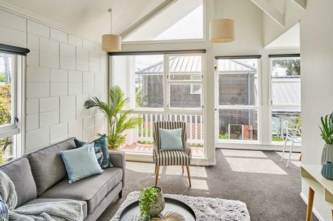 Photo of property in 5 Kowhai Street, Eastbourne, Lower Hutt, 5013