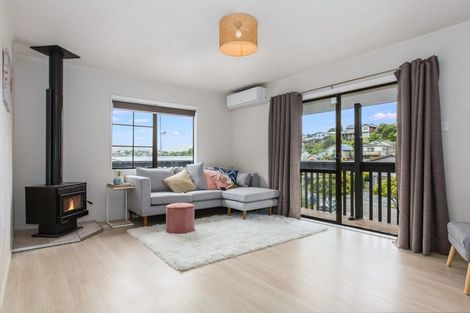 Photo of property in 64 Albatross Close, Whitby, Porirua, 5024