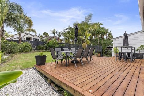 Photo of property in 50 Lagoon Way, West Harbour, Auckland, 0618