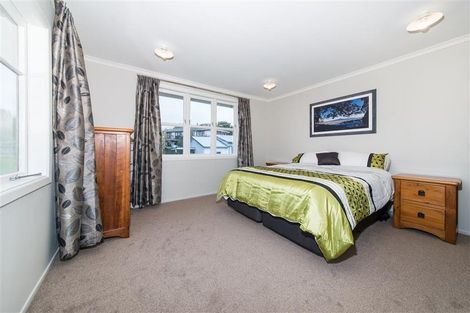Photo of property in 10 Kaweka Street, New Lynn, Auckland, 0600
