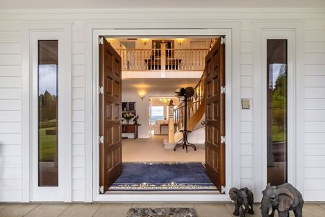 Photo of property in 423 Gillespie Place, Acacia Bay, Taupo, 3385