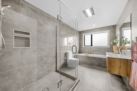 Photo of property in 1 Luff Place, Long Bay, Auckland, 0630