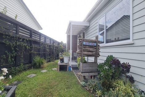 Photo of property in 39 Seagrass Place, Otaki Beach, Otaki, 5512