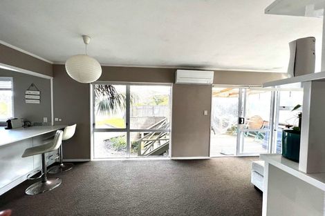 Photo of property in 1/41 Elizabeth Drive, West Harbour, Auckland, 0618