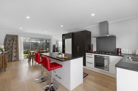 Photo of property in 6 Grace Cove, Aotea, Porirua, 5024