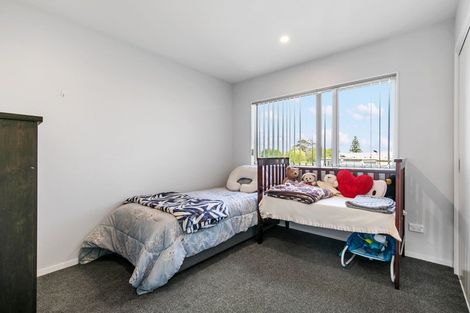 Photo of property in 39/11 Ray Small Drive, Papakura, 2110