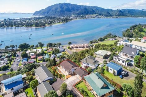 Photo of property in 6 Tairua Heights, Tairua, 3508
