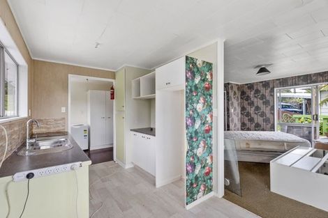 Photo of property in 6 Kilcar Place, Massey, Auckland, 0614