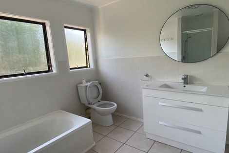 Photo of property in 43 Deverell Place, Northcross, Auckland, 0632