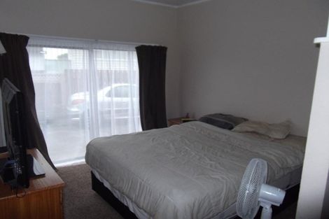 Photo of property in 79 Target Road, Totara Vale, Auckland, 0629
