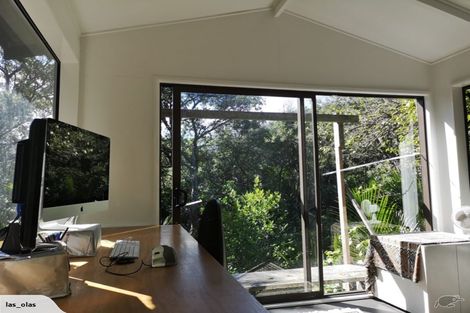 Photo of property in 23 Rayner Road, Piha, 0772