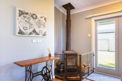 Photo of property in 16 Ross Street, Woodville, 4920