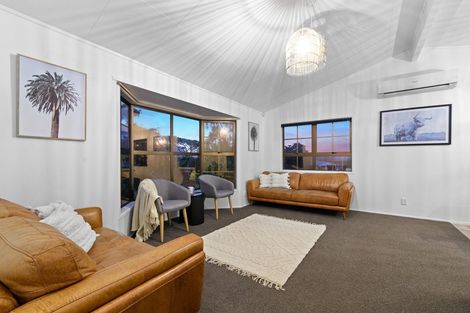 Photo of property in 8 Taurus Place, Kawaha Point, Rotorua, 3010