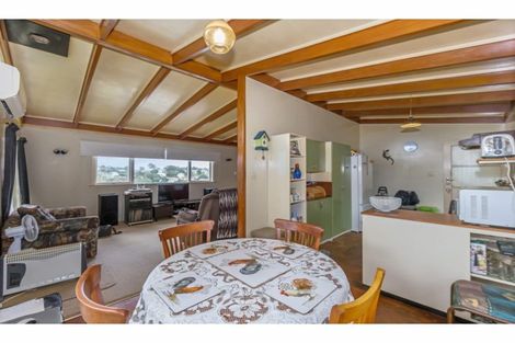 Photo of property in 59 Totaravale Drive, Totara Vale, Auckland, 0629