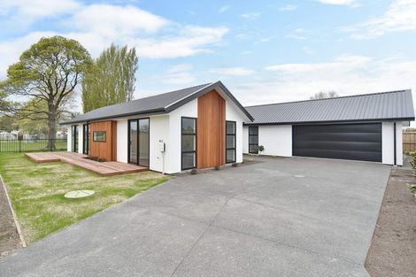 Photo of property in 21 Malaga Crescent, Harewood, Christchurch, 8051