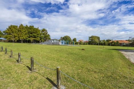 Photo of property in 1/32 Old Lake Road, Narrow Neck, Auckland, 0624