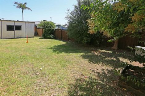 Photo of property in 1/1 Marlene Avenue, Te Atatu South, Auckland, 0610
