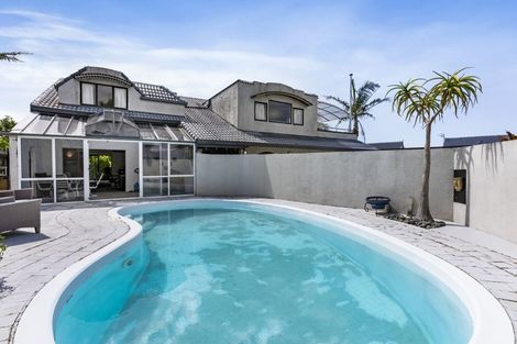 Photo of property in 10 Bungalore Place, Half Moon Bay, Auckland, 2012