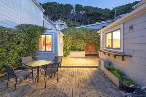 Photo of property in 5 Derby Street, Mount Victoria, Wellington, 6011