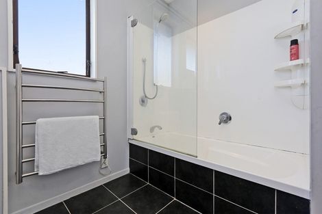 Photo of property in 2/2 Lee Road, Taradale, Napier, 4112