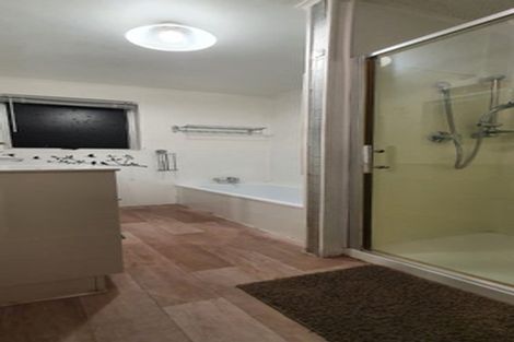 Photo of property in 34 Chislehurst Street, Henderson, Auckland, 0612