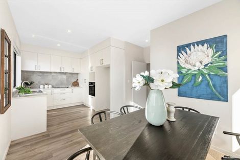 Photo of property in 2/60 Kelman Road, Kelston, Auckland, 0602