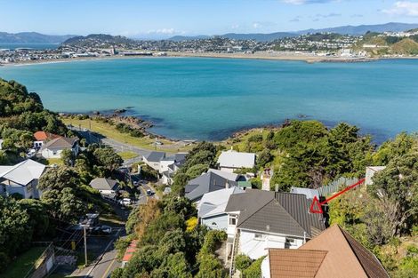 Photo of property in 9 Hungerford Road, Lyall Bay, Wellington, 6022