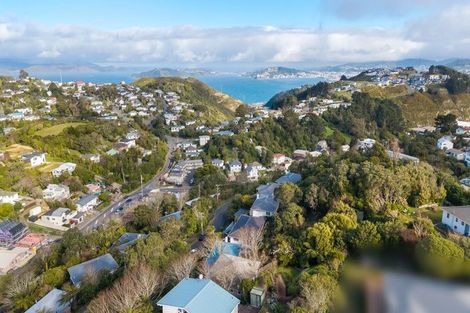 Photo of property in 98 Ruskin Road, Newlands, Wellington, 6037