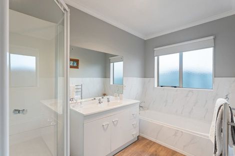 Photo of property in 1 San Priamo Place, Paraparaumu Beach, Paraparaumu, 5032